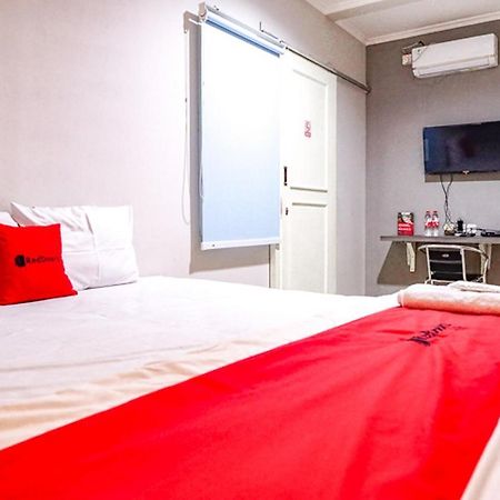 Hotel Reddoorz @ Citraland Surabaja Zewnętrze zdjęcie