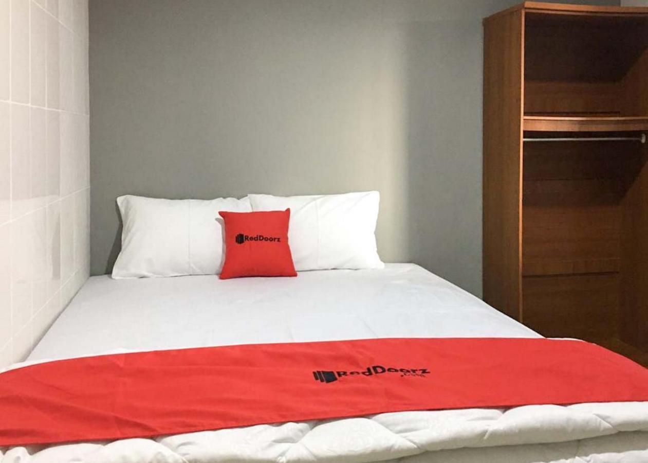 Hotel Reddoorz @ Citraland Surabaja Zewnętrze zdjęcie