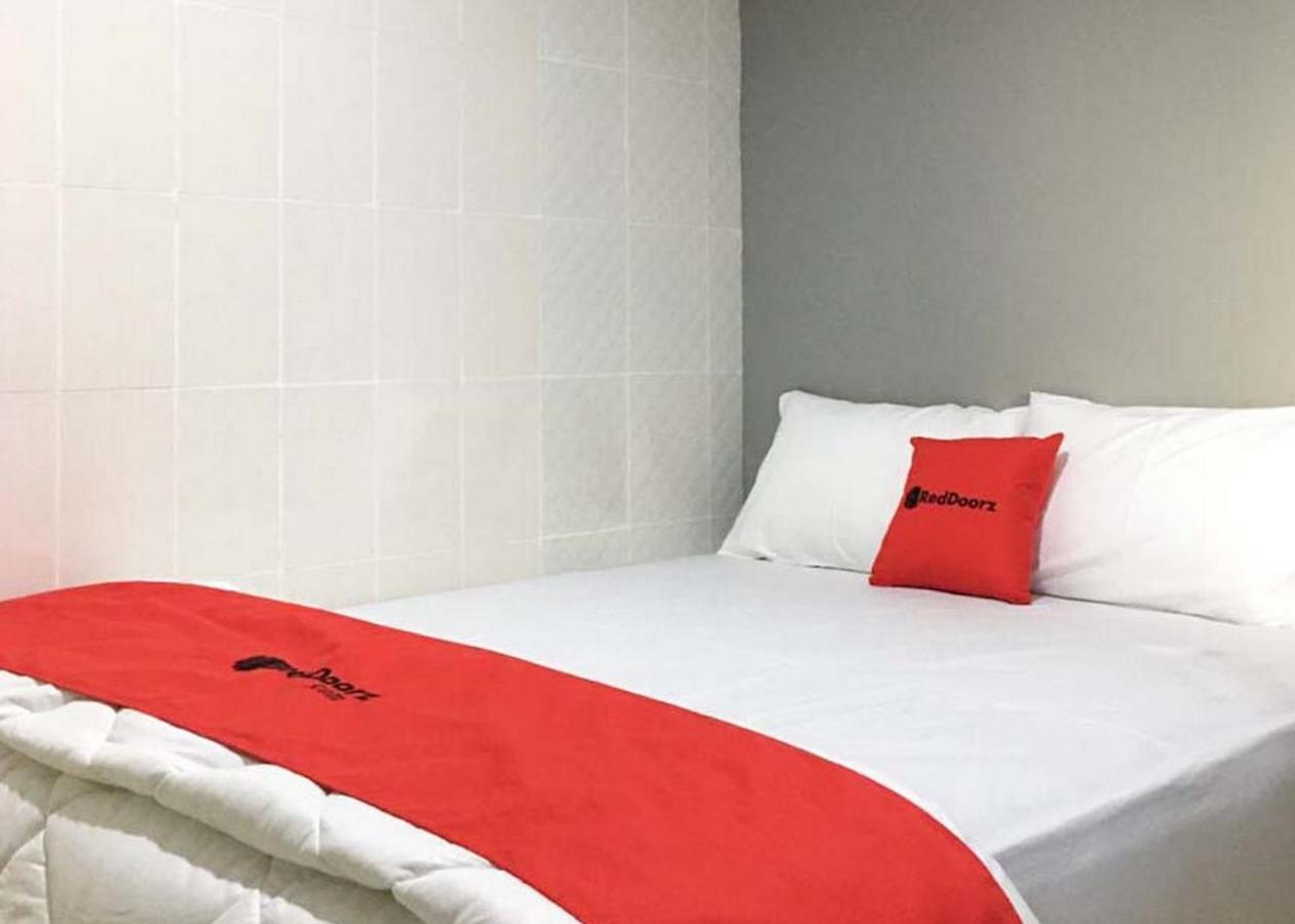Hotel Reddoorz @ Citraland Surabaja Zewnętrze zdjęcie
