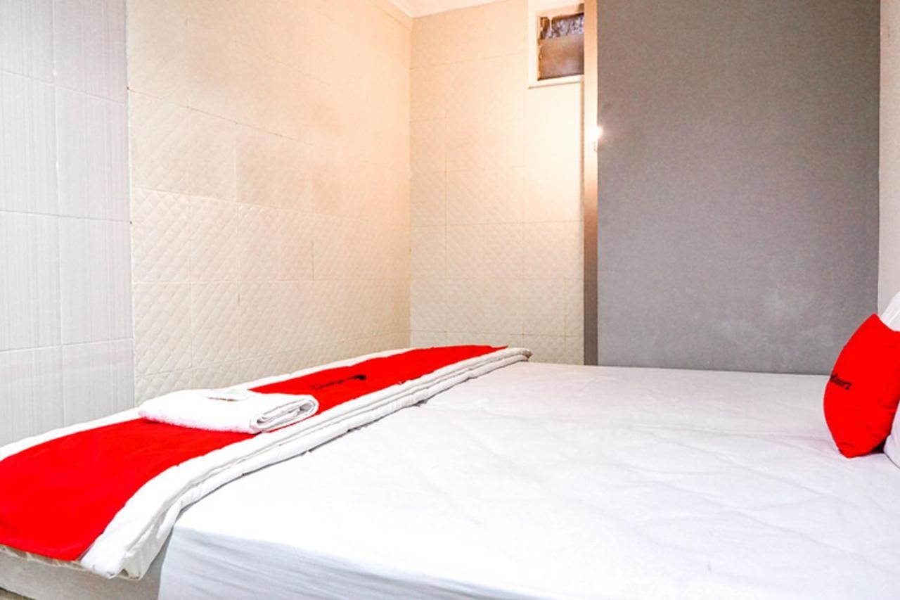 Hotel Reddoorz @ Citraland Surabaja Zewnętrze zdjęcie