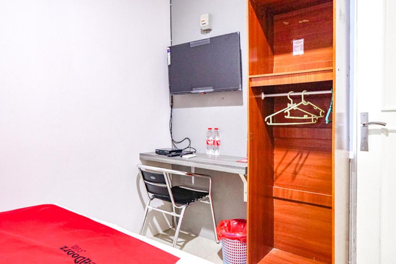 Hotel Reddoorz @ Citraland Surabaja Zewnętrze zdjęcie