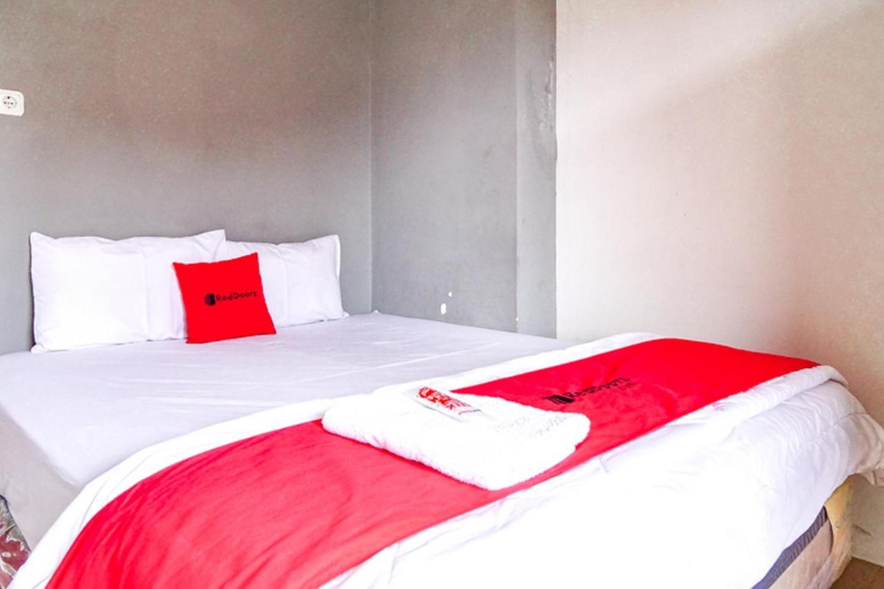 Hotel Reddoorz @ Citraland Surabaja Zewnętrze zdjęcie