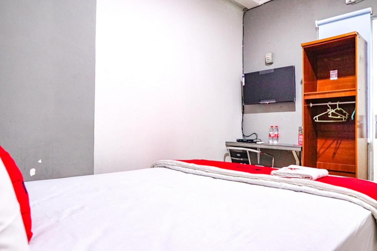 Hotel Reddoorz @ Citraland Surabaja Zewnętrze zdjęcie