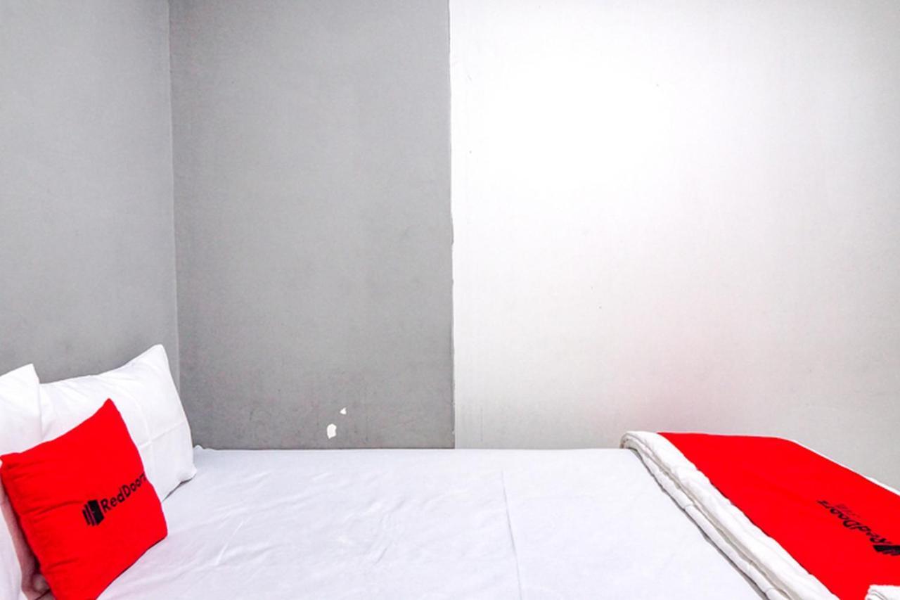 Hotel Reddoorz @ Citraland Surabaja Zewnętrze zdjęcie